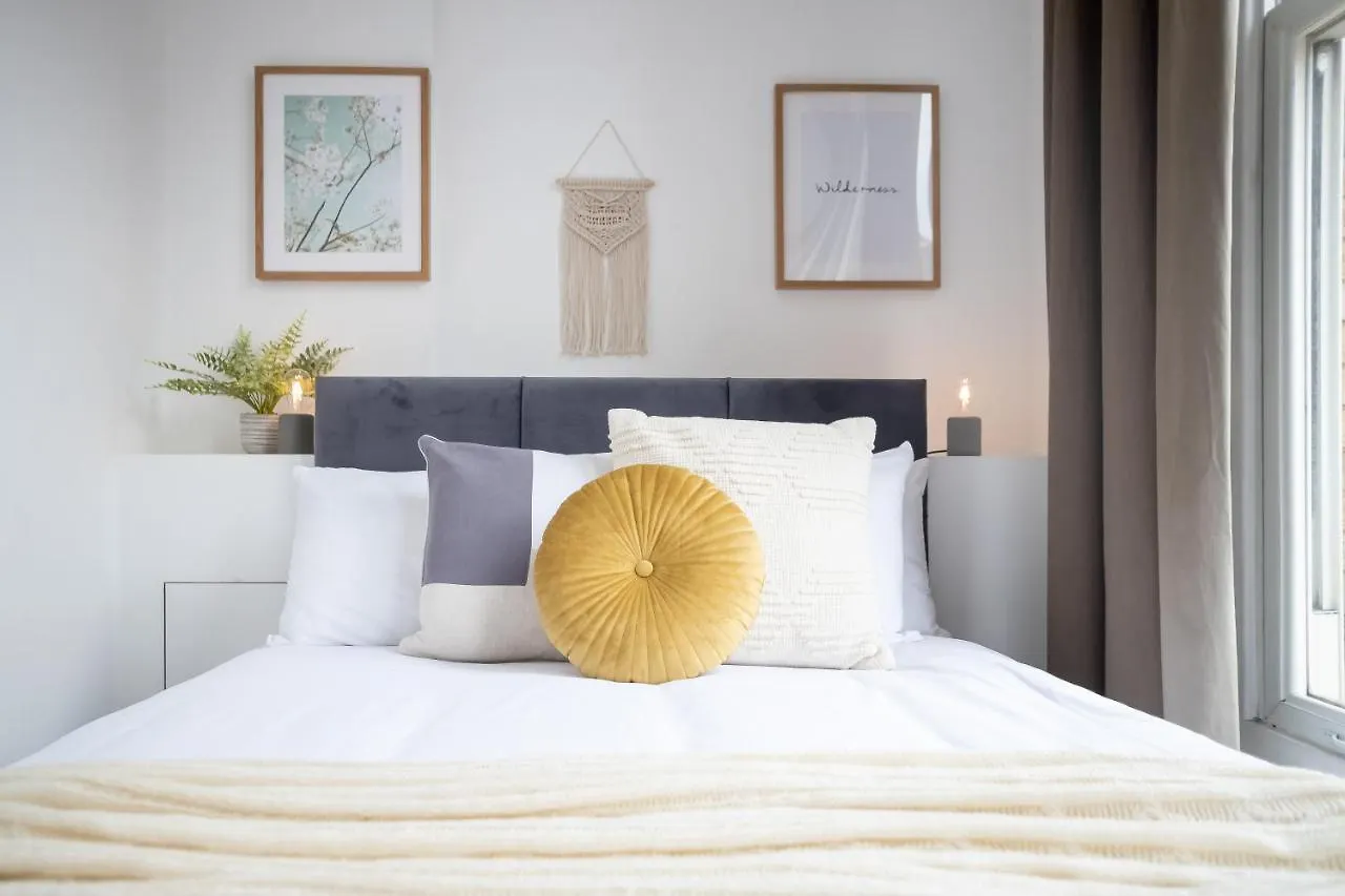 Perfect For Business & Corporate Stays - Three Bed With City View Shoreditch London Apartment