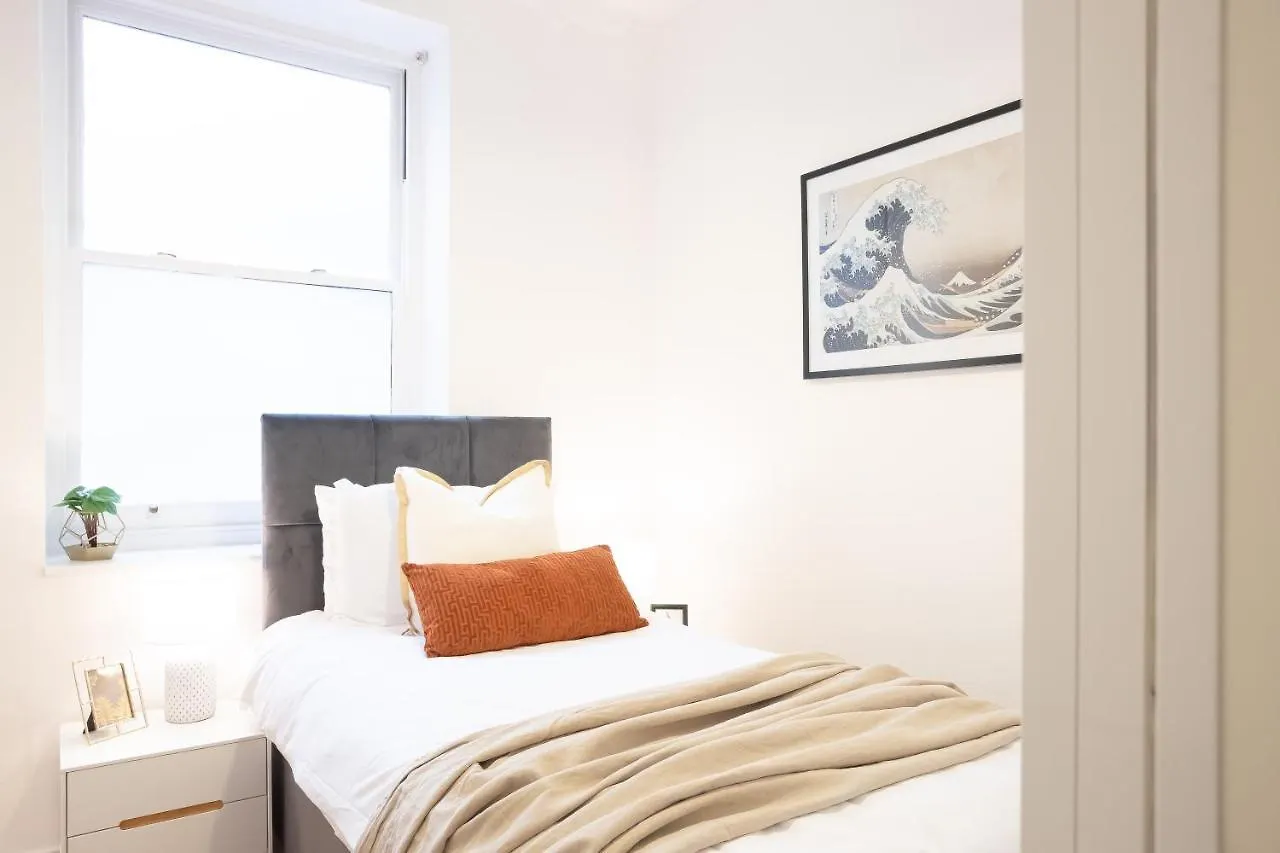 Perfect For Business & Corporate Stays - Three Bed With City View Shoreditch London Apartment