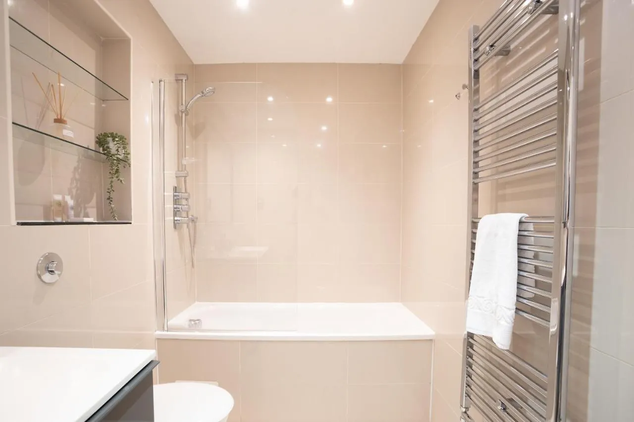 Perfect For Business & Corporate Stays - Three Bed With City View Shoreditch London